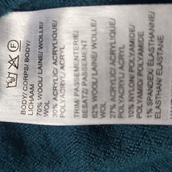 Saks Fifth Avenue 70% wool/30% acrylic sweater - Picture 4 of 6